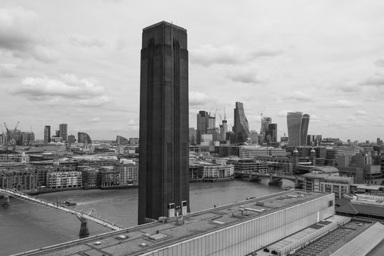 London Tate Museum and Millenium bridge