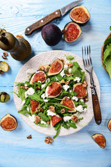 Salad with rucola, figs, feta cheese and walnuts