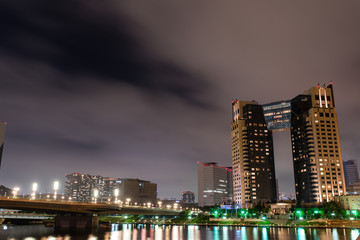 It is a night view of Odaiba in Japan. The cityscape of the city is beautiful.