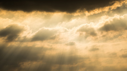 Naklejka premium Sun rays through clouds like an dramatic explosion