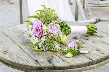 Wedding bouquet with roses, chrysanthemum and Anthriscus sylvestris.