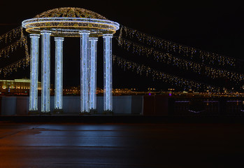 Obraz premium Festive decoration of the center of St. Petersburg for the New year.