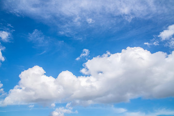 Obraz premium Summer blue sky and white clouds