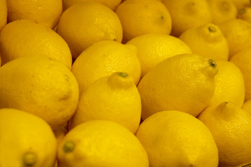 CLOSE UP OF FRESH LEMONS ON SUPERMARKET SHELF