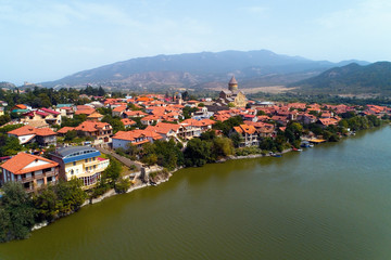 Fototapeta na wymiar The Georgian city of Mtskheta on the banks of the Kura River.