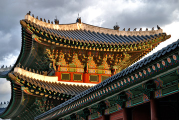 Fototapeta na wymiar 경복궁 흥례문. 조선시대에 만들어진 다섯 개의 궁궐 중 첫 번째로 만들어진 곳으로, 조선 왕조의 궁전이다. 