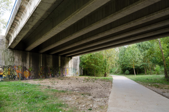 Arre, España, 21/09/2018 : Road under a bridge