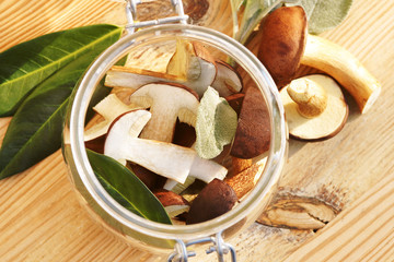 Mushrooms, Pilze, Waldpilze, im Glas, Textraum, copy space