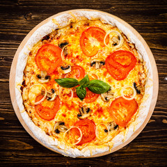 Pizza with ham, tomatoes and mushrooms 