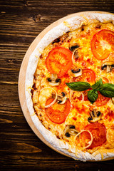 Pizza with ham, tomatoes and mushrooms 