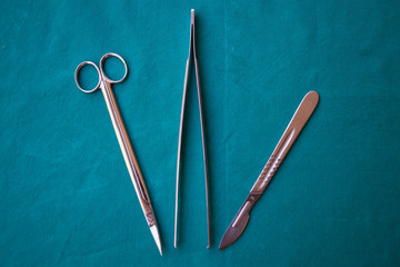 Ferri chirurgici in sala operatoria