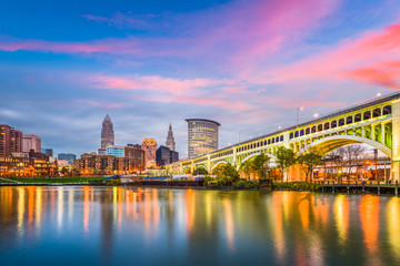 Fototapeta na wymiar Cleveland, Ohio, USA downtown city skyline on the Cuyahoga River