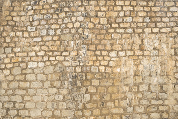 grand mur de pierres calcaires