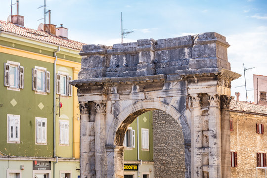 Sergierbogen in Pula