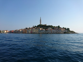 Krajobraz Istrii.  Widok pięknych europejskich miejsc odpoczynku w Chorwacja, Rovinj stare miasteczko.