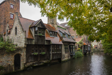 Fototapeta na wymiar House on the river canals in Bruges