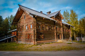 Fototapeta na wymiar tourism in small Karelians near Arkhangelsk