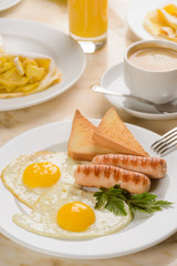 Coffee and crispy toasts