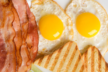 Eggs, toasts and bacon