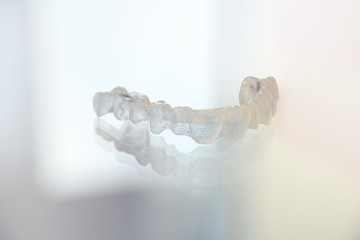 Kunststoff Zahnschiene zur Zahnkorrektur oder als Zahnschiene zum Knirschen
