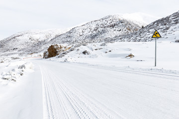 Fototapeta na wymiar winter road and snow with landscape