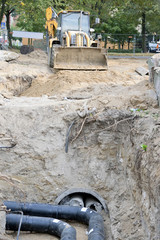 Koparka, spychacz. Prace budowlane. Rury. © shake_pl