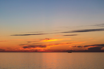 Sonnenuntergang auf hoher See