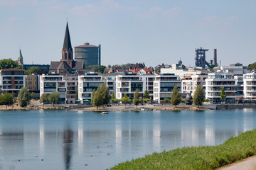 Phoenixsee und Hörder Stadtansicht mit altem Stahlwerk im Hintergrund