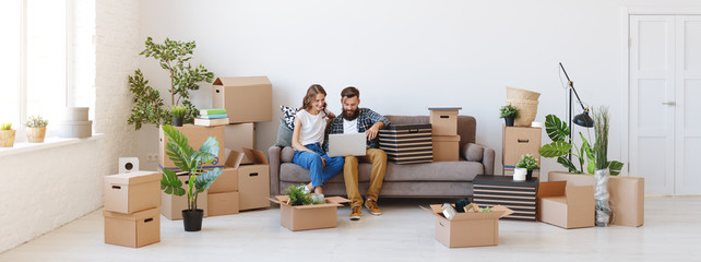 happy young married couple moves to new apartment - obrazy, fototapety, plakaty