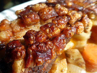 Schweinekrustenbraten mit Kloß