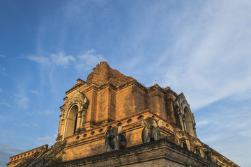 Fototapeta premium Wat Chedi Luang temple in Chiang Mai long exposure