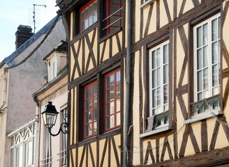 Fototapeta premium Ville de Dreux, façades colorées et colombages du centre historique, département d'Eure-et-loir, Normandie, France