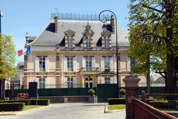 Ville de Dreux, l'Hôtel de Ville, jardins et lanterne, département d'Eure et Loir, Normandie, France