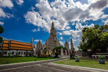 Bangkok: September 1, 2018, tourists, groups of people visit the beauty of (Wat Arun Ratchawararam...