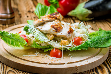Salad caesar with chicken