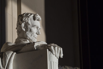 Close up Abraham Lincoln Statue at Memorial monument Washington DC - obrazy, fototapety, plakaty