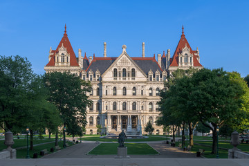 Obraz premium Exterior of the New York State Capitol from West Capitol Park in Albany