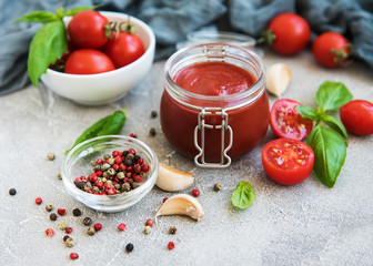 Tomato sauce in a jar