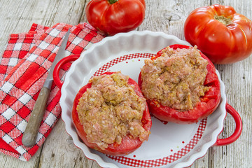 tomates farcies prêtent à être cuites