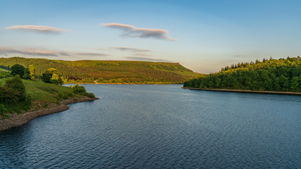 Fototapeta premium Evening light over the Peak District at the Ladybower Reservoir near Bamford in the East Midlands, Derbyshire, England, UK