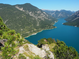 Obraz premium Der wunderschöne Plansee in Tirol