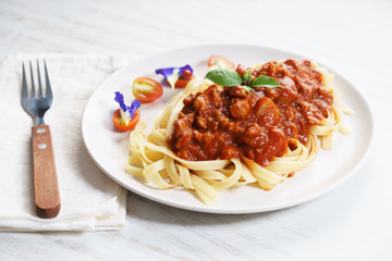 linguine pasta with tomato sauce