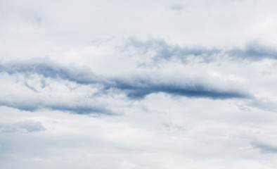 Obraz premium White clouds in rainy day, background