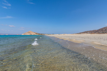 La spiaggia di Kastraki a Naxos, arcipelago delle isole Cicladi GR