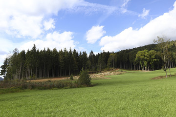 Landschaft und Himmel in den Bergen