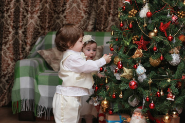 child decorate the Christmas tree toy