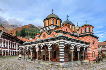 Fototapeta na wymiar Beautiful view of the Orthodox Rila Monastery, a famous tourist attraction and cultural heritage monument in the Rila Nature Park mountains in Bulgaria