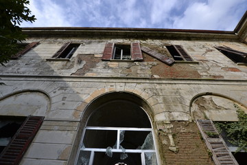 Obraz premium ex manicomio di mombello, luoghi abbandonati, italia