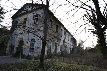 ex manicomio di mombello, luoghi abbandonati, italia
