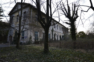 ex manicomio di mombello, luoghi abbandonati, italia